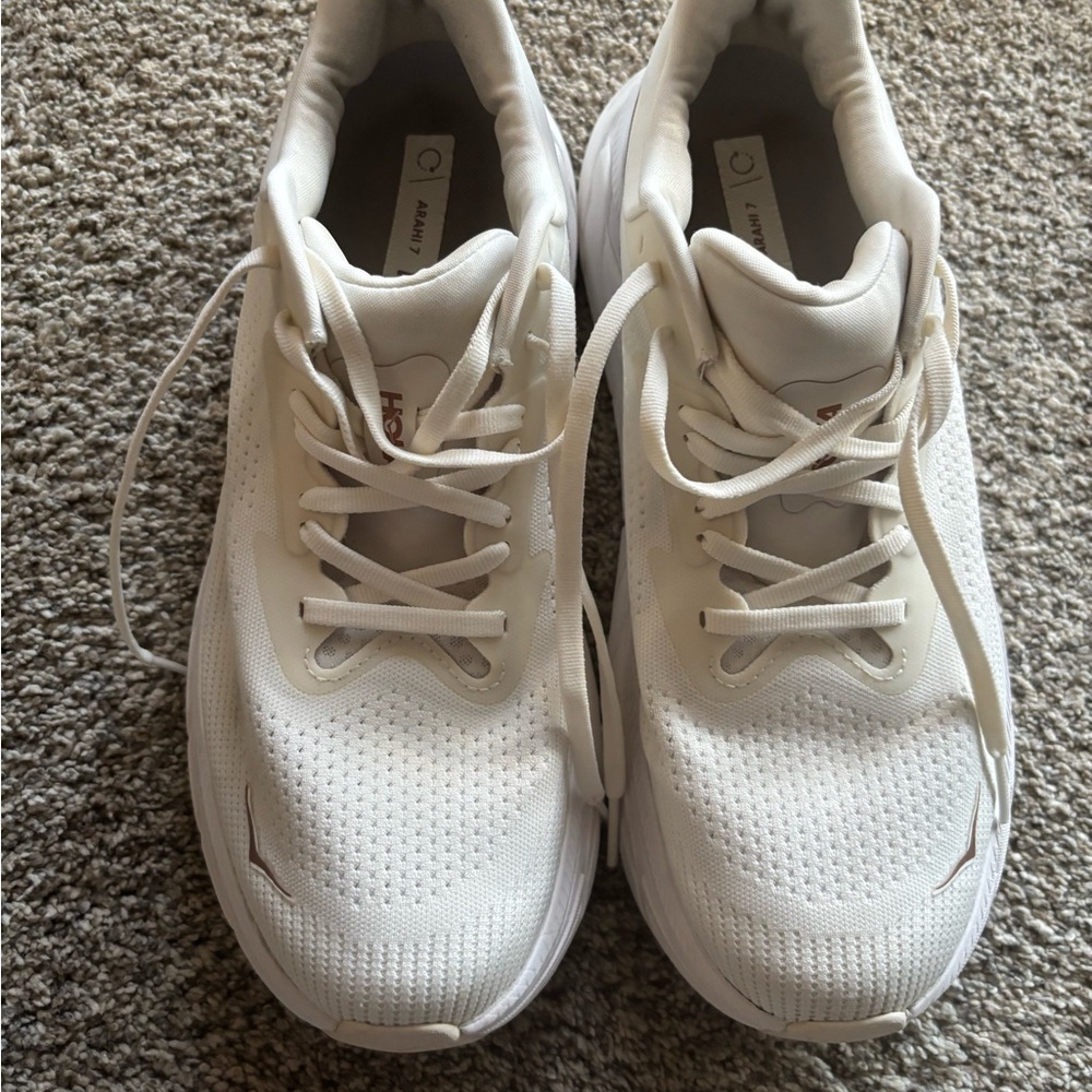 Womens gently used Authentic white Hoka Arahi 7s